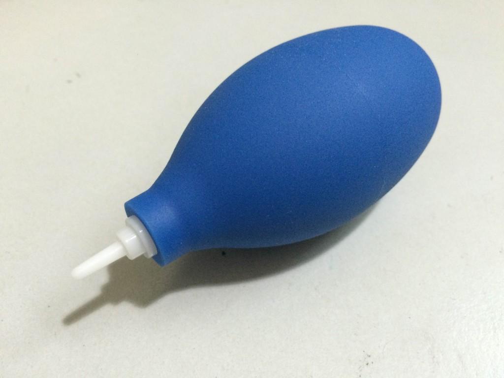 Bóng cao su xịt bụi