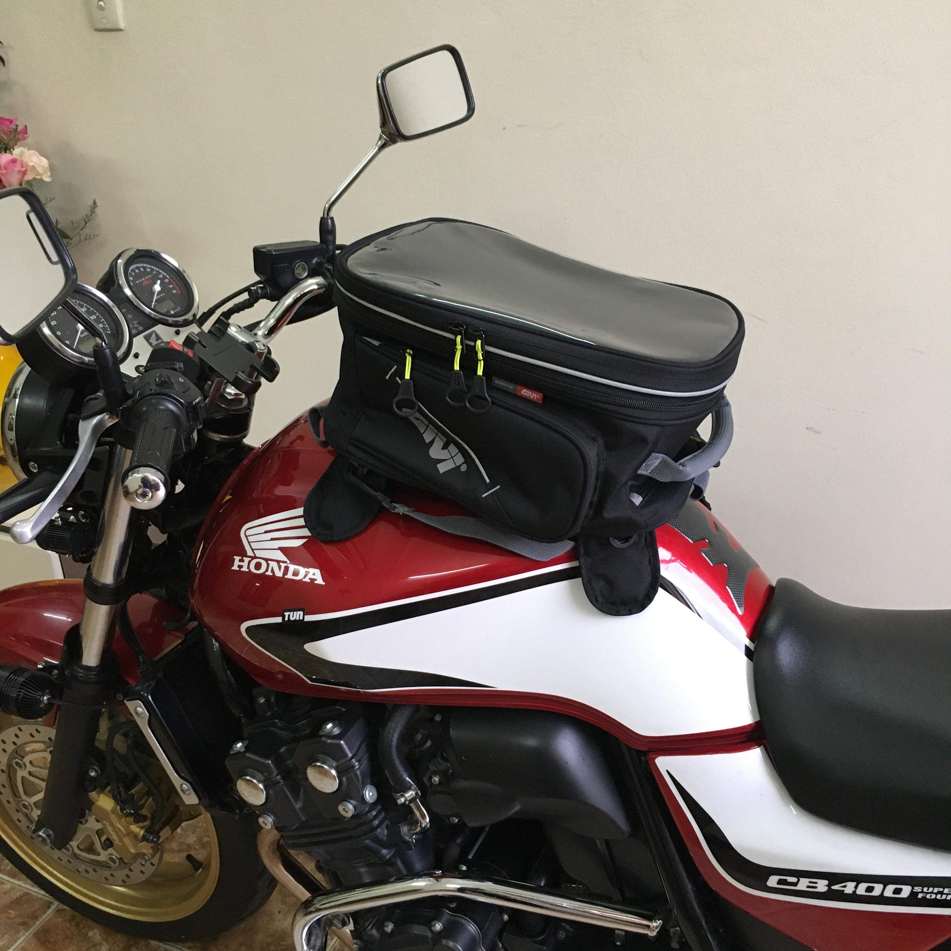 TÚI HÍT BÌNH XĂNG GIVI EA102B