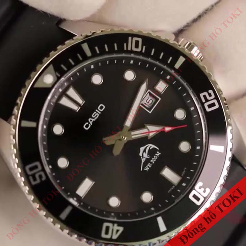 Đồng hồ lặn dành cho nam Casio MDV-106-1A