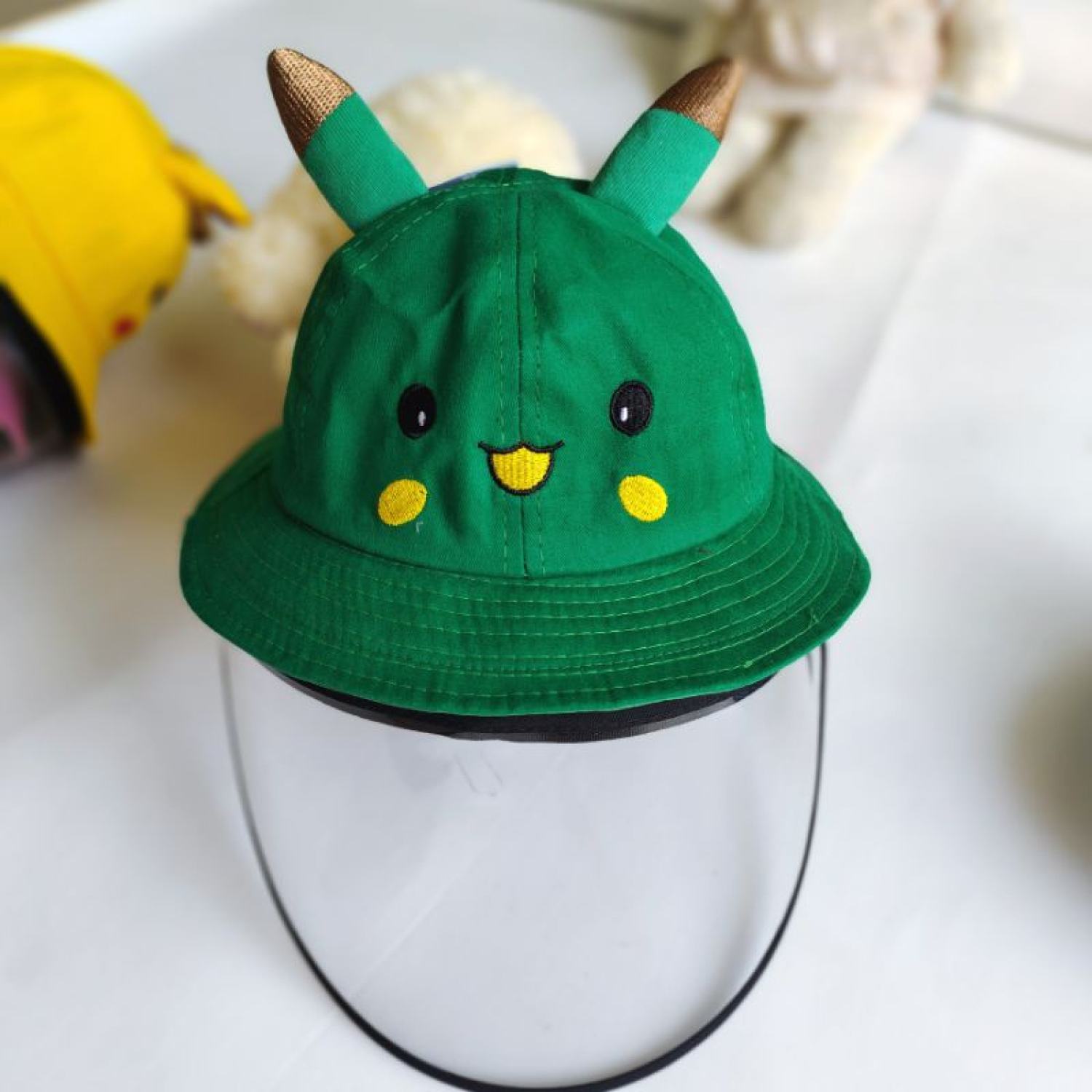 Nón chống dịch bắn, cản bụi Bé PiKaChu đeo kính cho bé