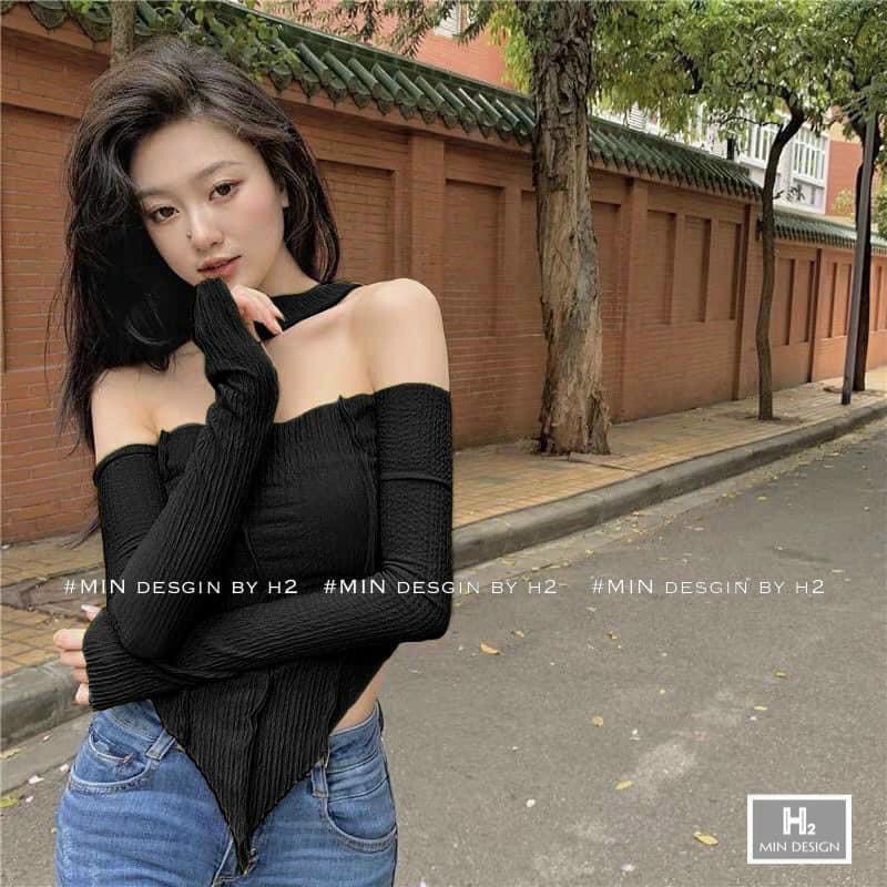Áo trễ vai vạt nhọn cổ yếm