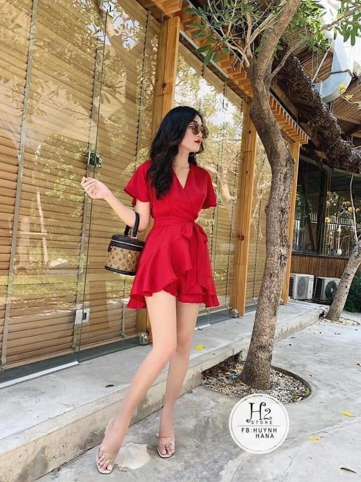 Jumsuit nữ quần đùi hai lớp cột nơ eo áo cổ V