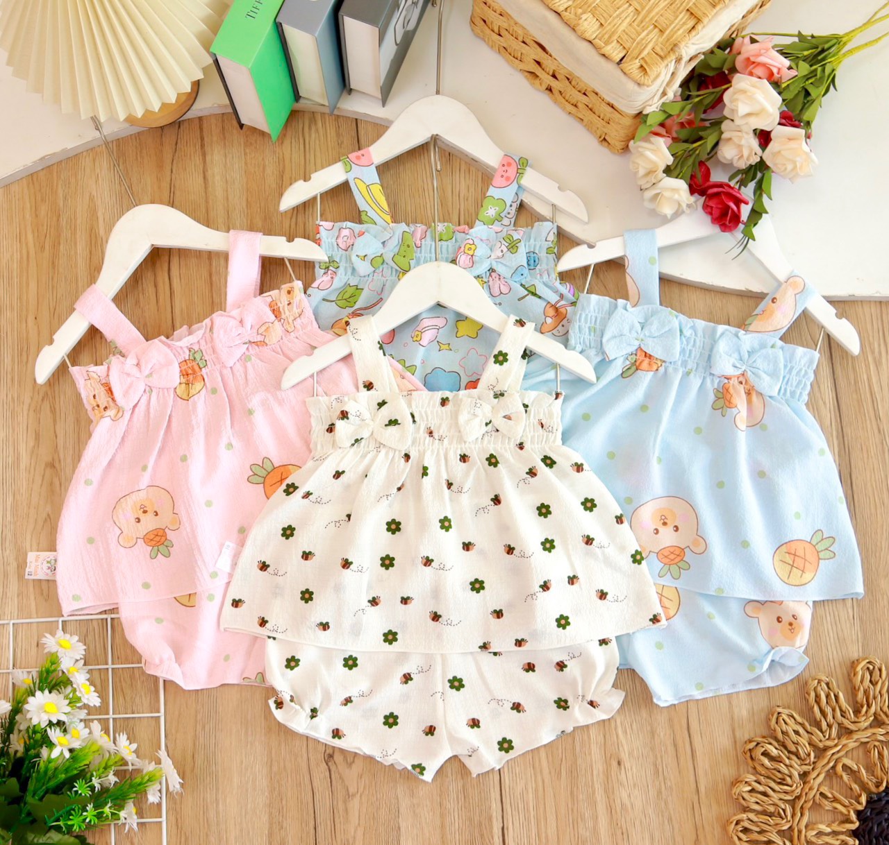 Bô Đũi Xốp Dây Nhún Ngực Bé  (6-14kg) (giao màu ngẫu nhiên)