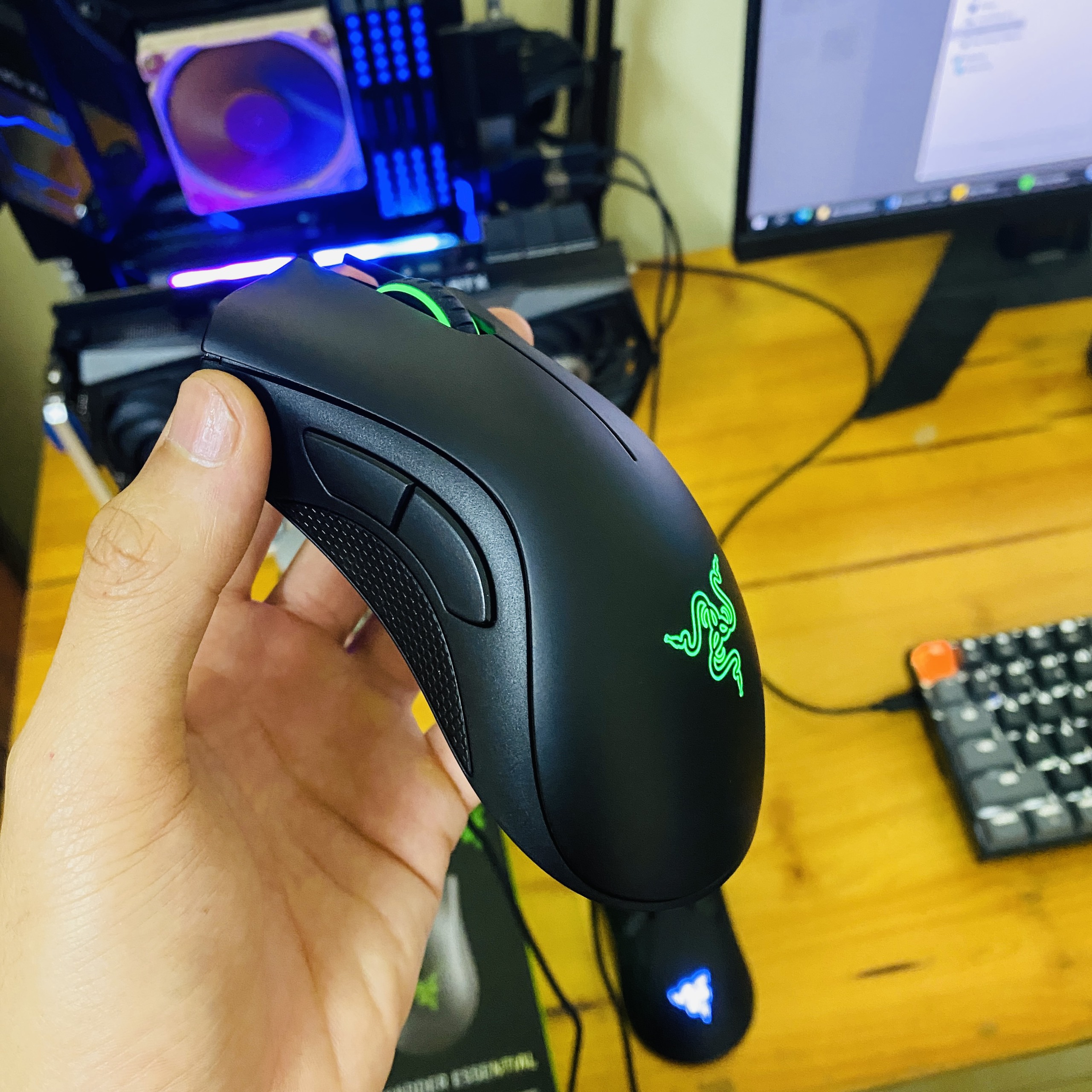 Chuột chơi game Razer Deathadder Esstinal 6400DPI - Bảo hành 12 tháng - không box giá siêu rẻ