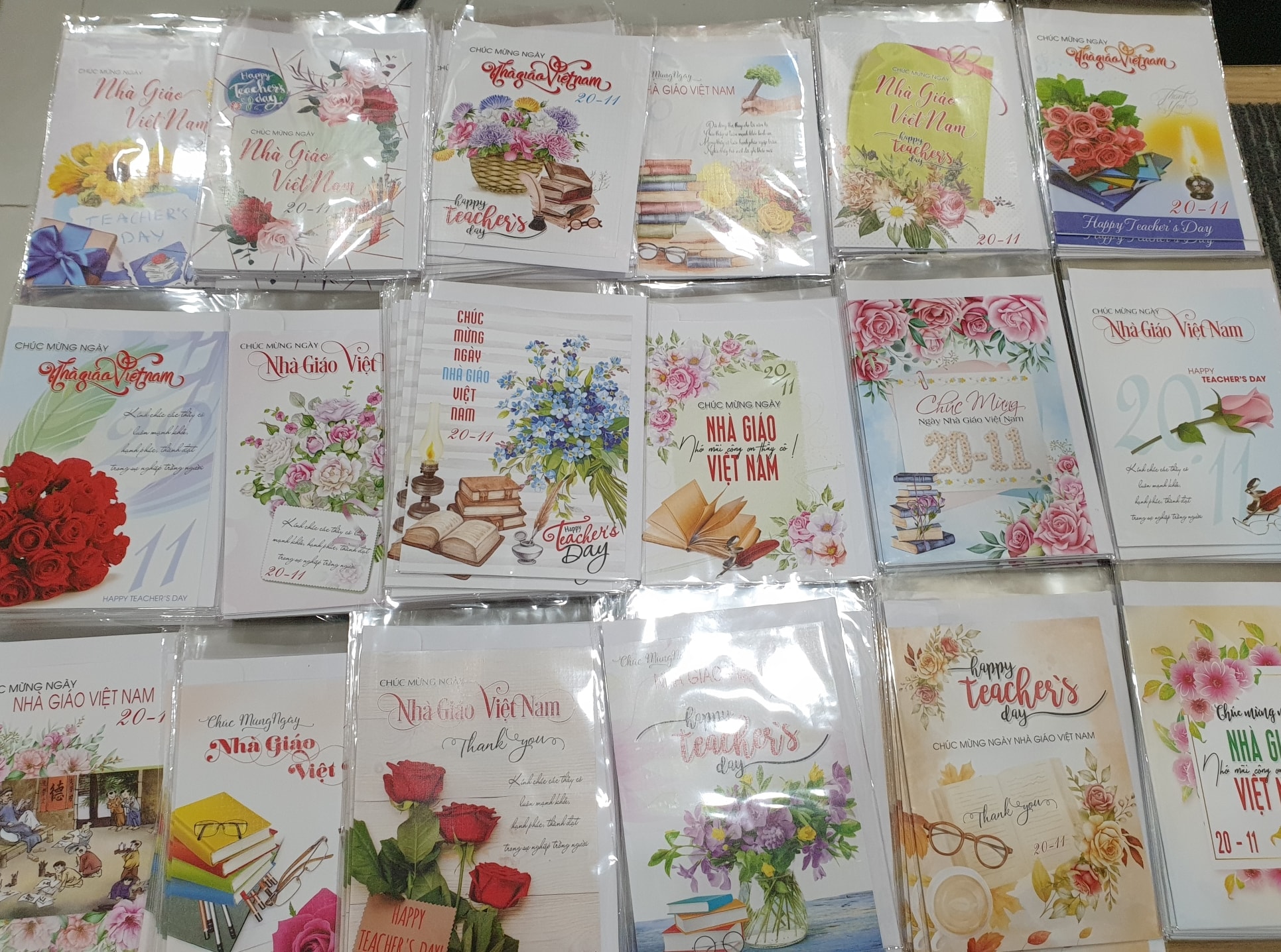 [HCM]thiệp 20-11 in hình khổ lớn : 8k /cái
