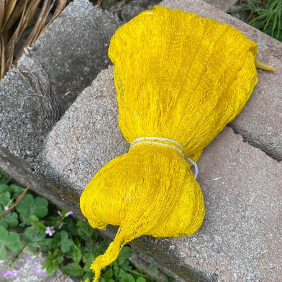 Lưới bắt cá tôm tép nhỏ mắt mau màu vàng (cạnh 2m)