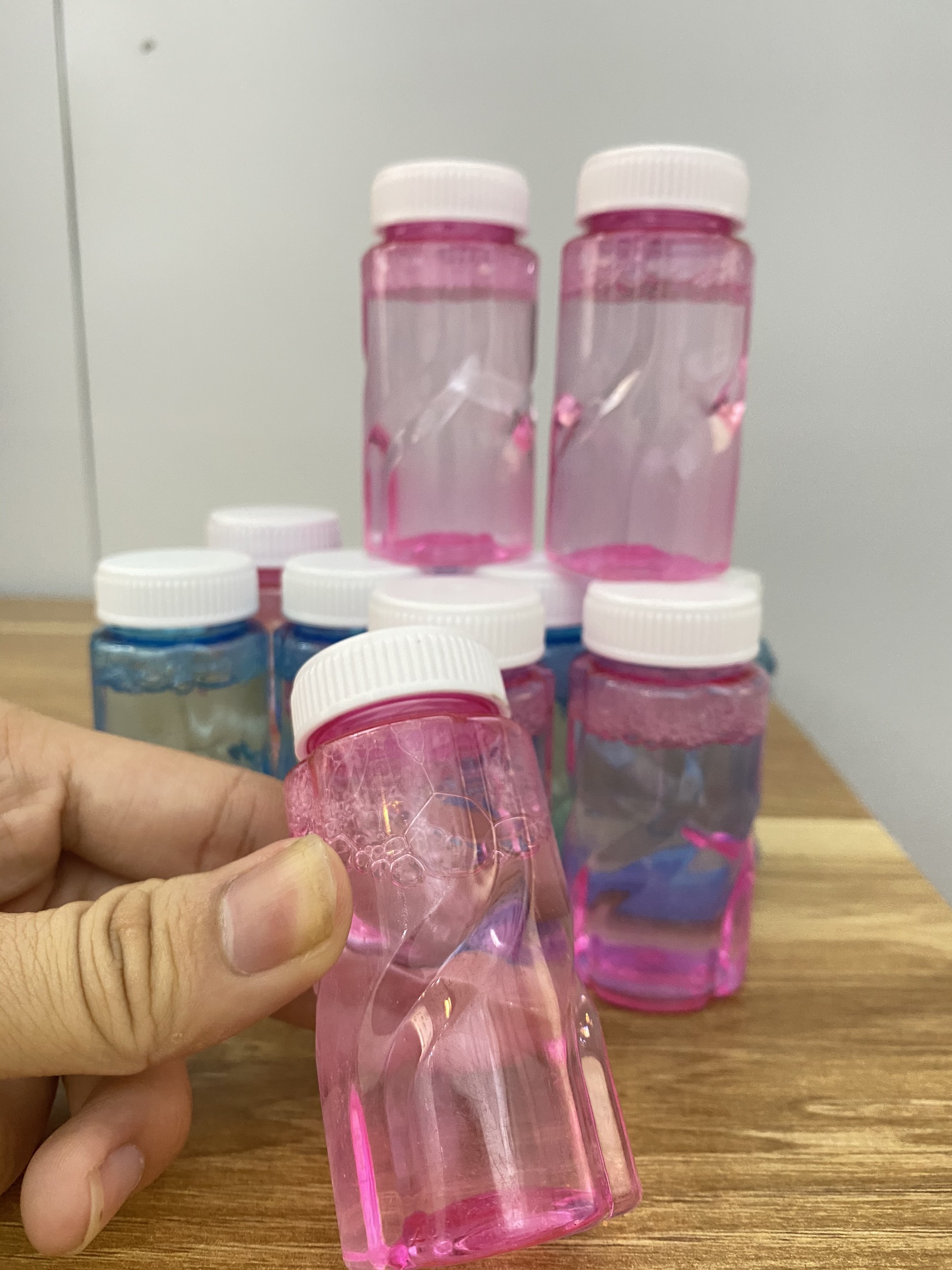 Nước xà phòng thổi bong bóng không cần pha chế