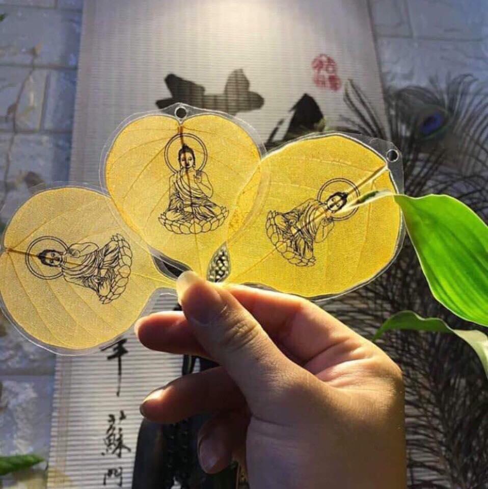 Lá bồ đề in hình phật dát vàng