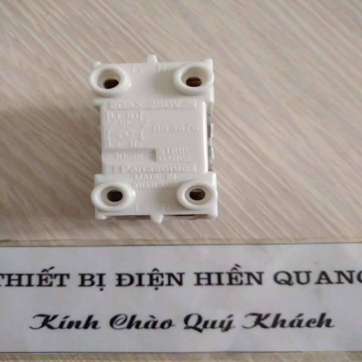 Công tắc D có đèn báo Panasonic 20A (Hàng chính hãng)
