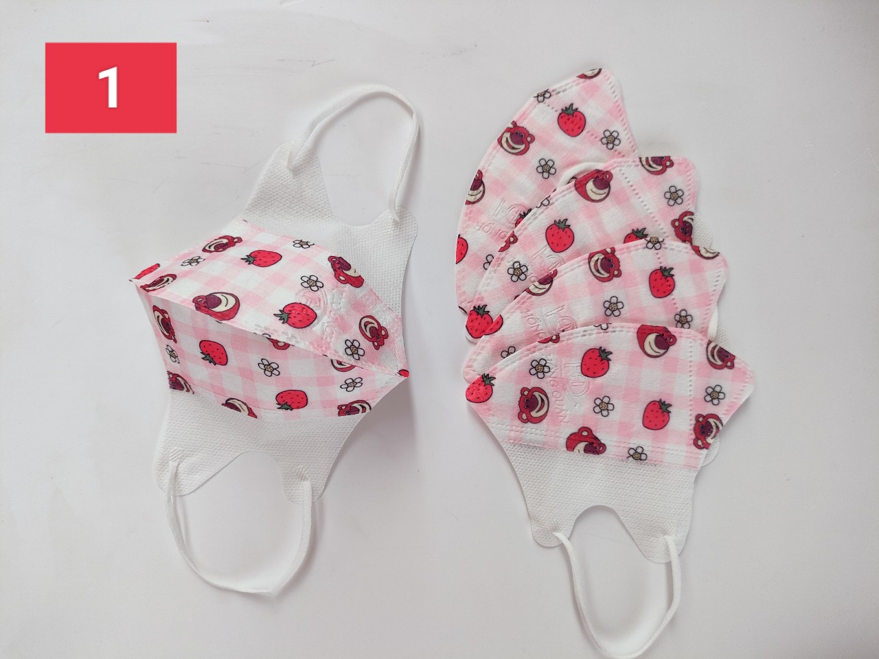 Combo 50 chiếc khẩu trang 5D Gấu Dâu Lotso mịn đẹp