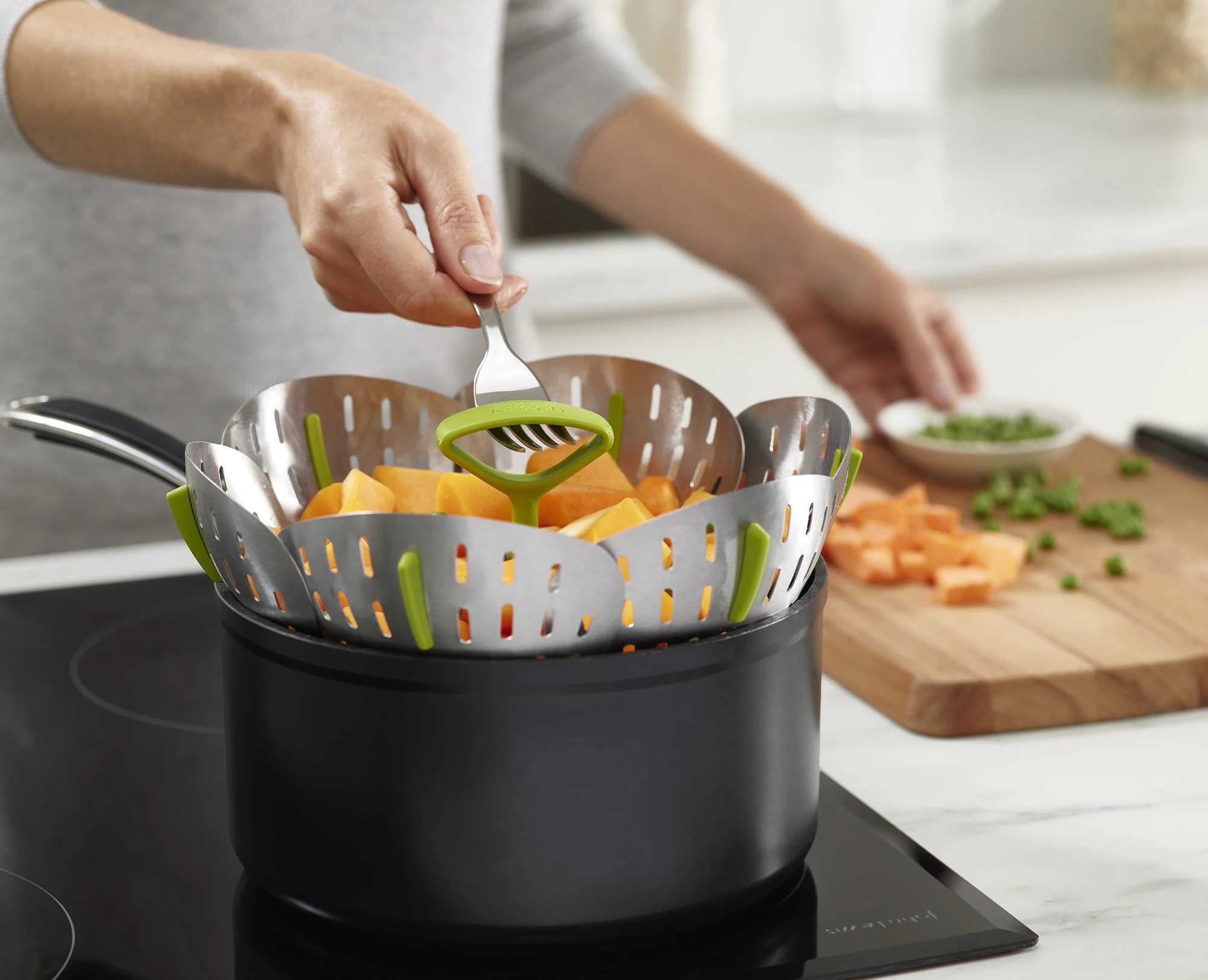 Giỏ hấp Joseph Joseph Bloom inox