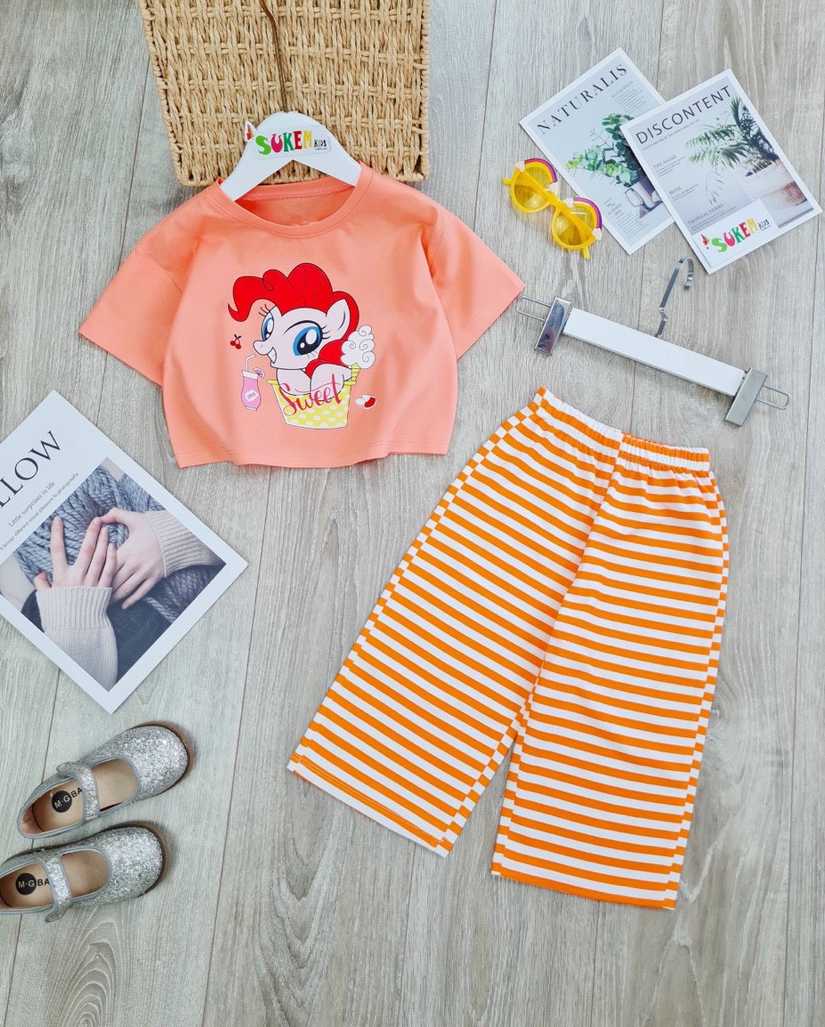 Set áo cam quần kẻ ngựa Pony