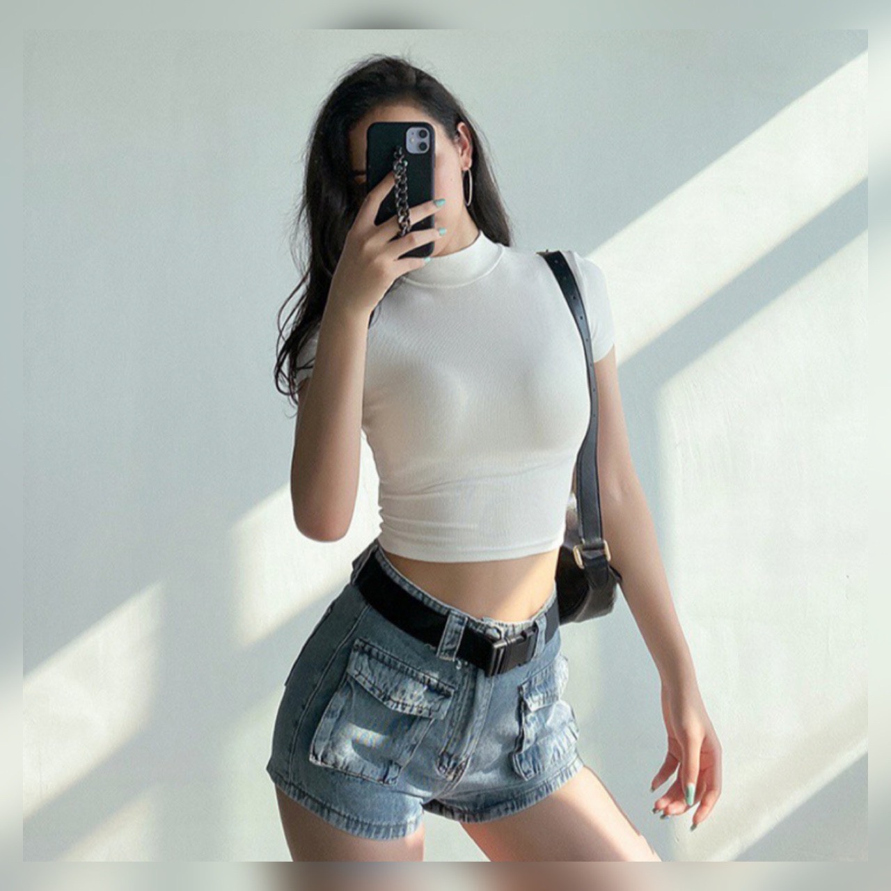Áo thun croptop tay ngắn cổ lọ basic