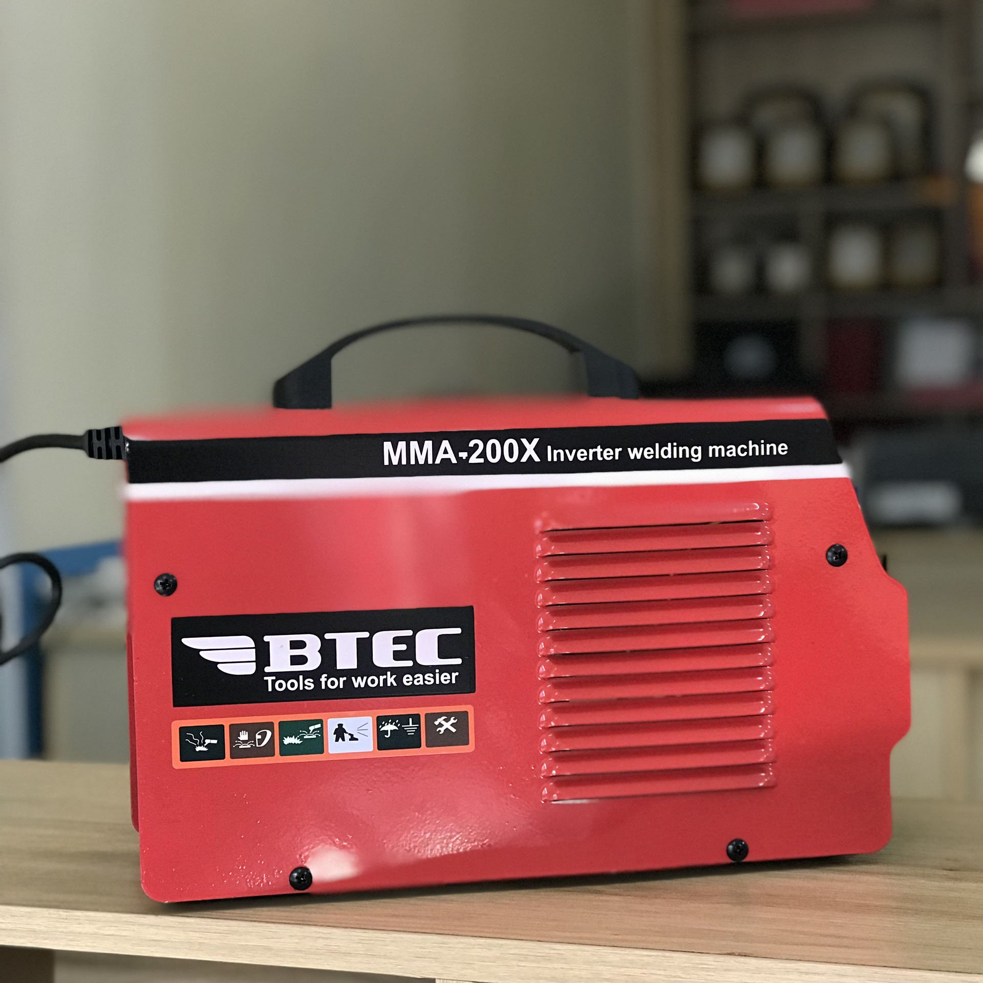 MÁY HÀN ĐIỆN TỬ BTEC MMA-200X - HÀN QUE 2.5-3.2MM