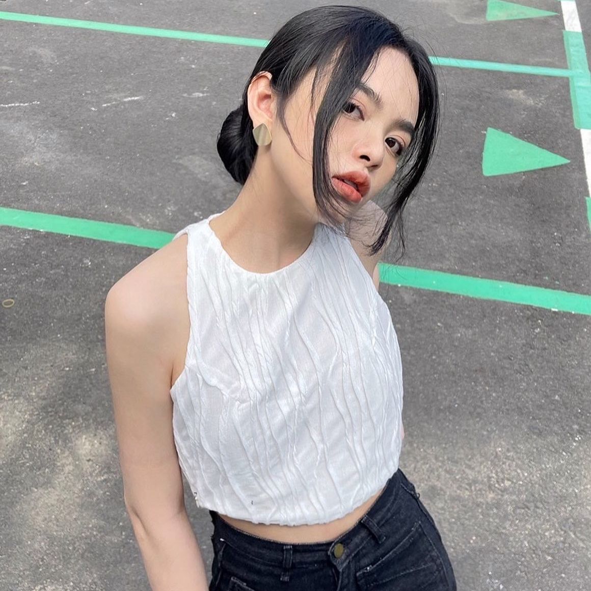 WHITELAZZ | Áo croptop ba lỗ màu trắng Kimi Top