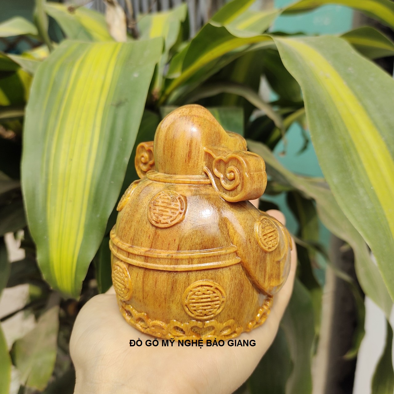 Tượng thần tài gỗ huyết long