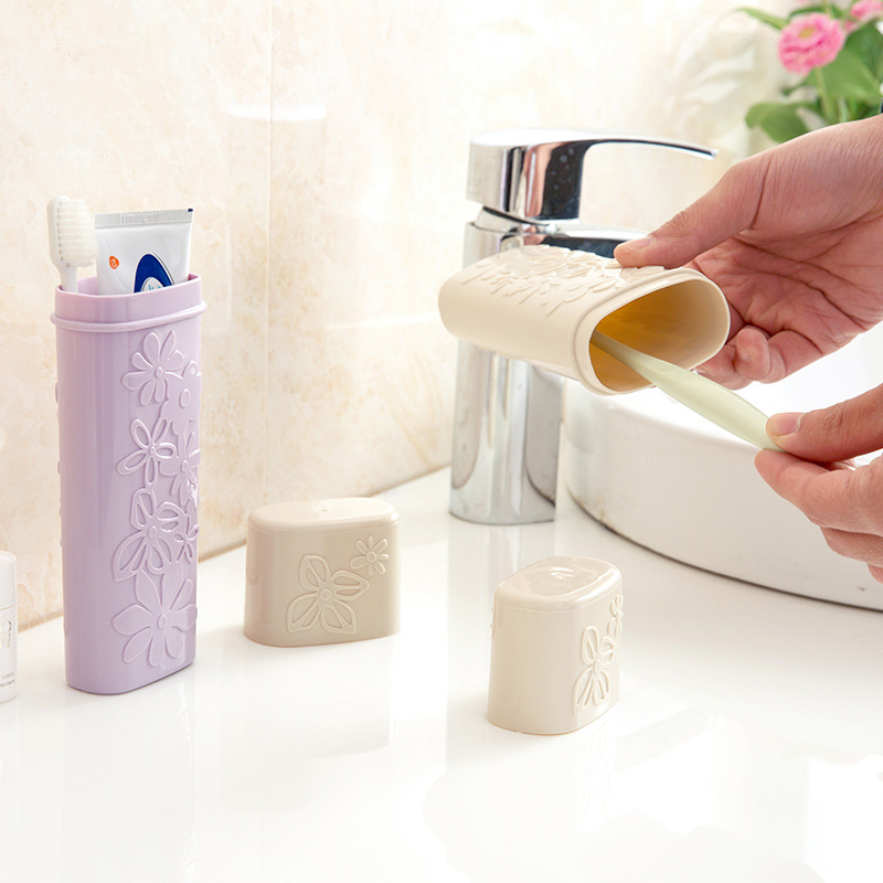 cốc đựng bàn chải và kem đánh răng
