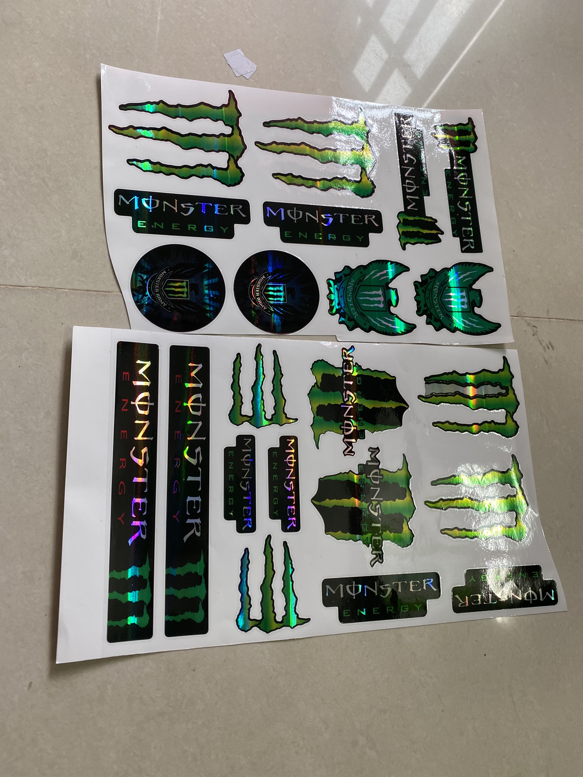 combo 2 tấm tem logo monster 7 màu chiếu