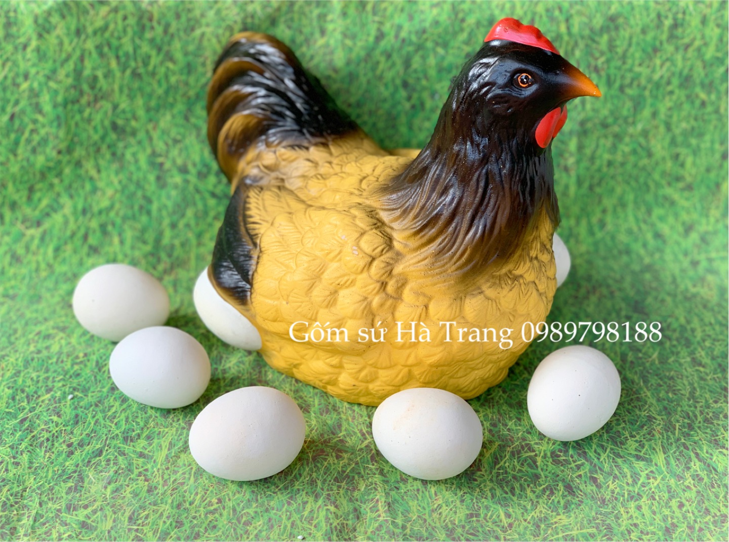 Tượng gà mái đẻ trứng ( con gà tài lộc ) gốm sứ Bát Tràng