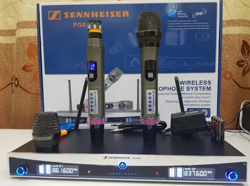 Micro Karaoke Giá Rẻ, Micro Không Dây Sennheiser PGX-898 Cao Cấp, Âm Thanh Nhẹ Nhàng Trong Sáng, Khử Tiếng Ồn Cao, Lọc Âm Tốt, Chống Hú Rít Cực Tốt, Micro Tương Thích Đa Dạng, Màn hình LCD, BH 12 THÁNG