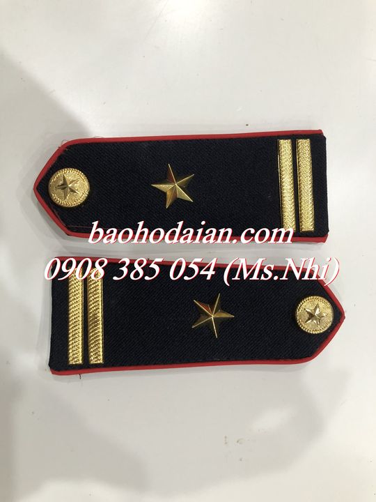 Cầu vai bảo vệ gạch kèm ngôi sao chất liệu bằng đồng- Hình thật