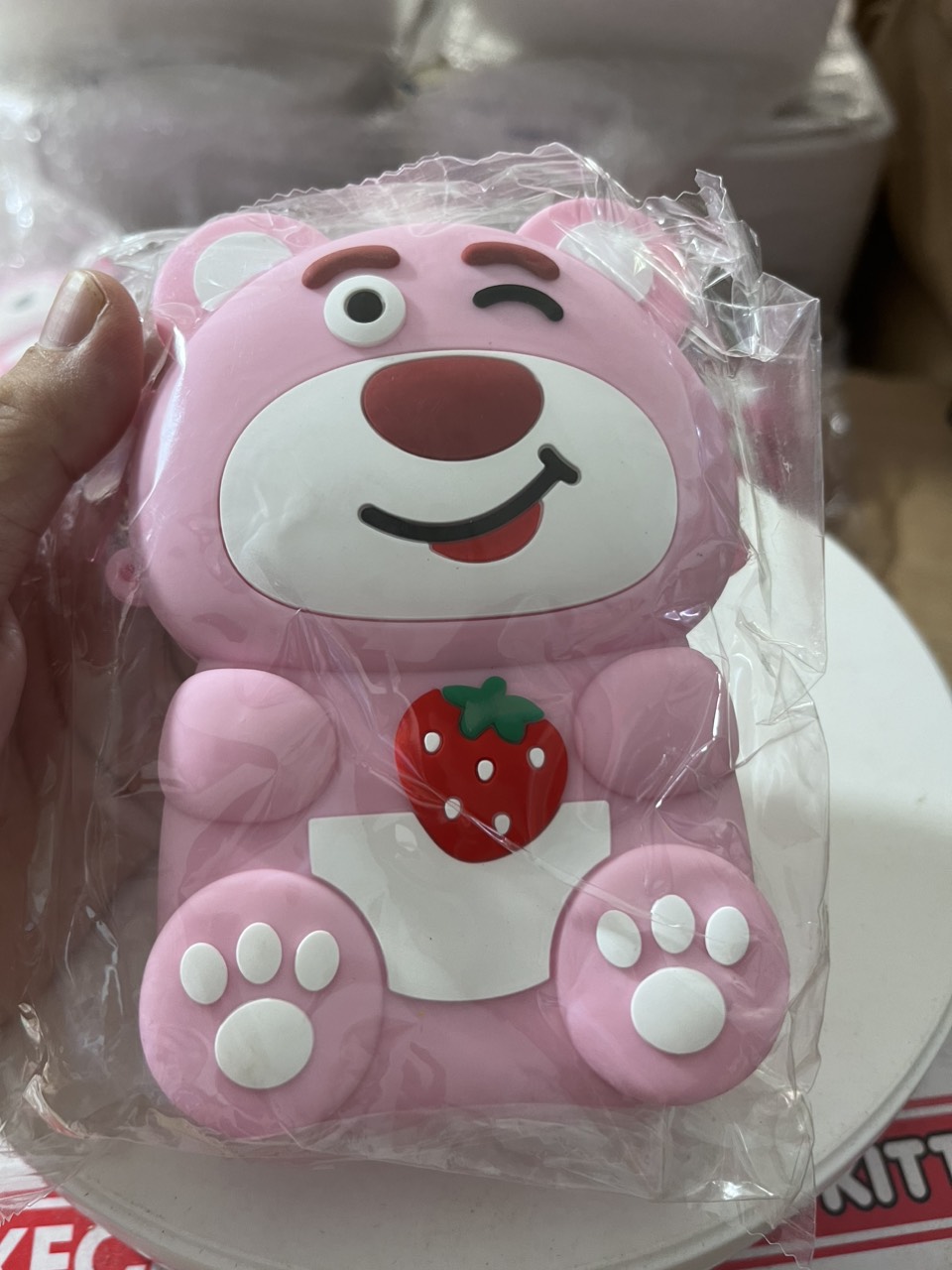 Túi đeo chéo gấu dâu pop it silicon hoạt hình gấu dâu lotso; hồng nhung shop