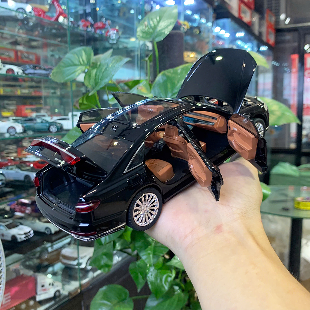 Mô hình xe Audi A8 có đèn và âm thanh tỉ lệ 1:24 Chezhi