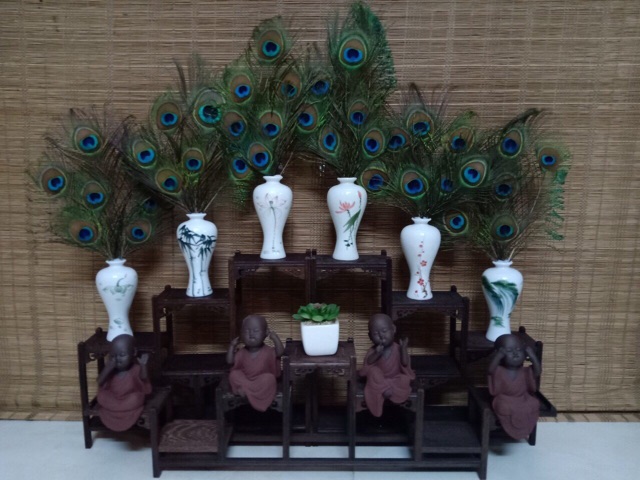 Bình hoa lông công phong thủy
