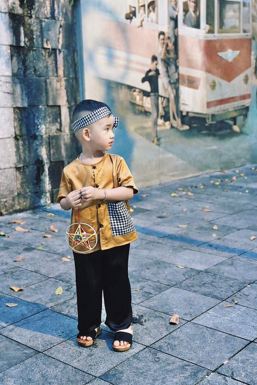 Bộ bà ba bé trai kèm khăn rằn