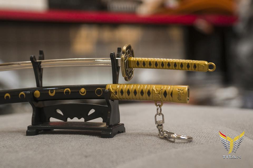 Móc khóa katana nhật nguyệt