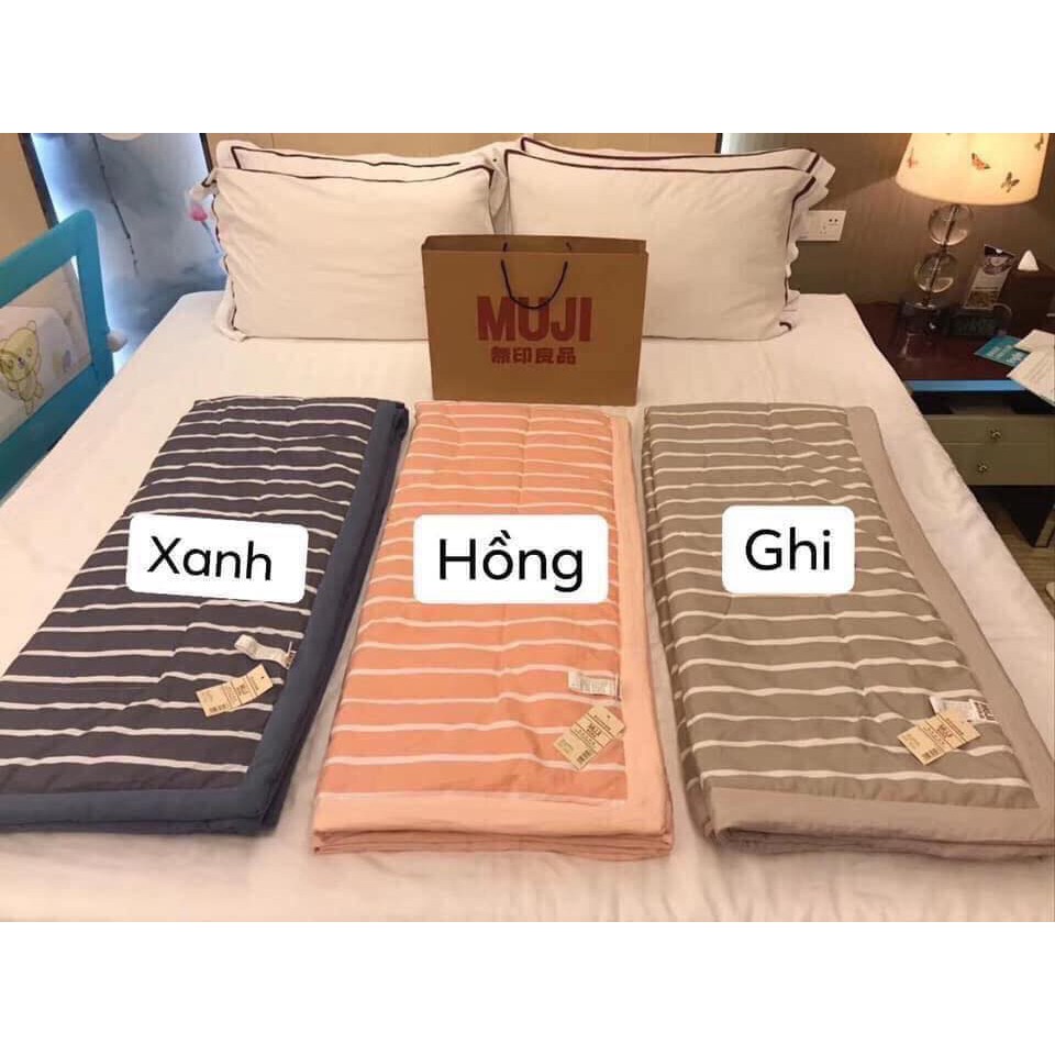 Chăn/ mền ngủ loại to cho cả gia đình kích cỡ 2m x 2,3m họa tiết kẻ sang xịn chất liệu vải cotton thông thoáng, ở giữa có trần bông mỏng nhẹ, phù hợp đắp mùa hè thu hoặc dùng cho phòng điều hòa, dễ gấp gọn
