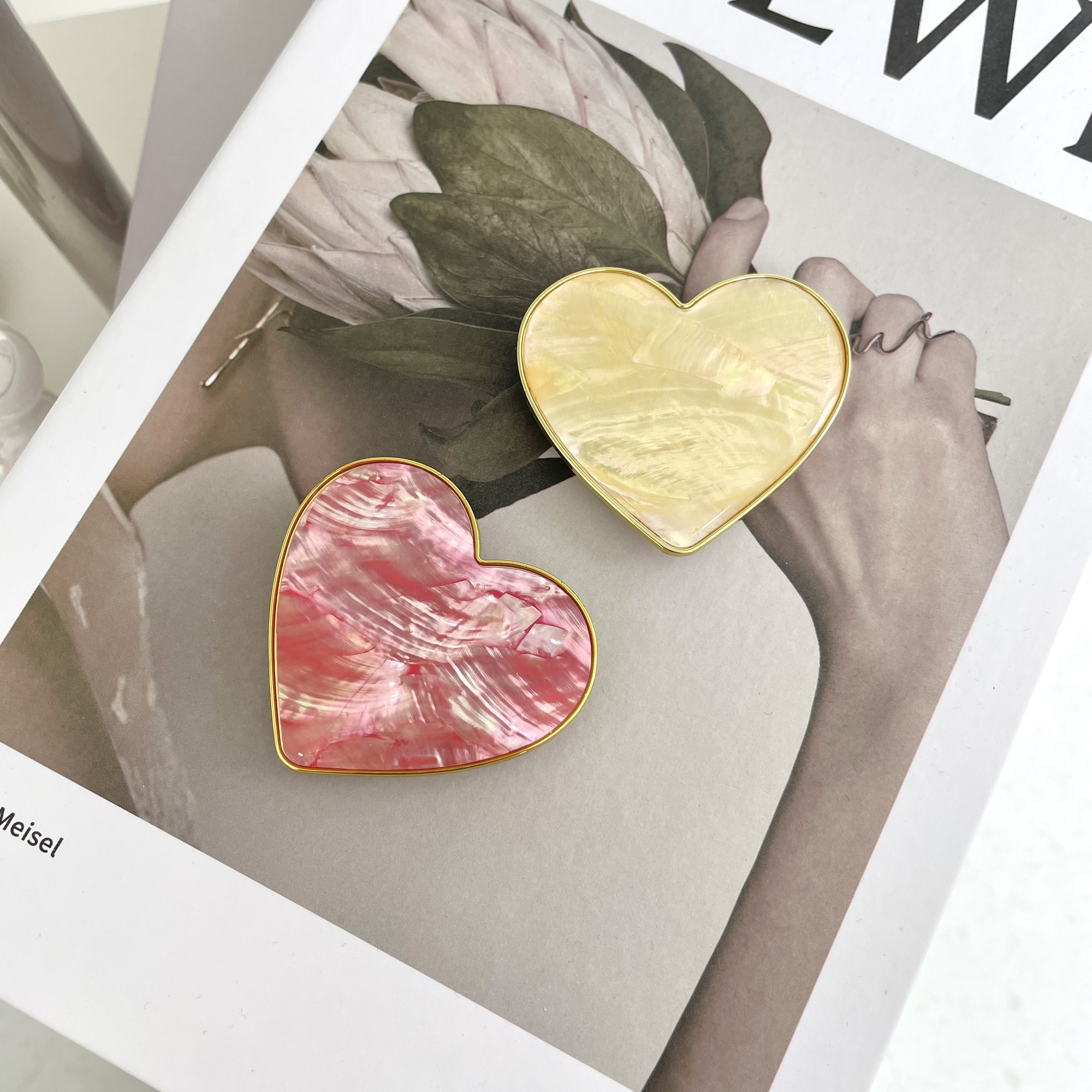 Giá đỡ điện thoại trái tim Modleaf Heart griptok Hàn Quốc