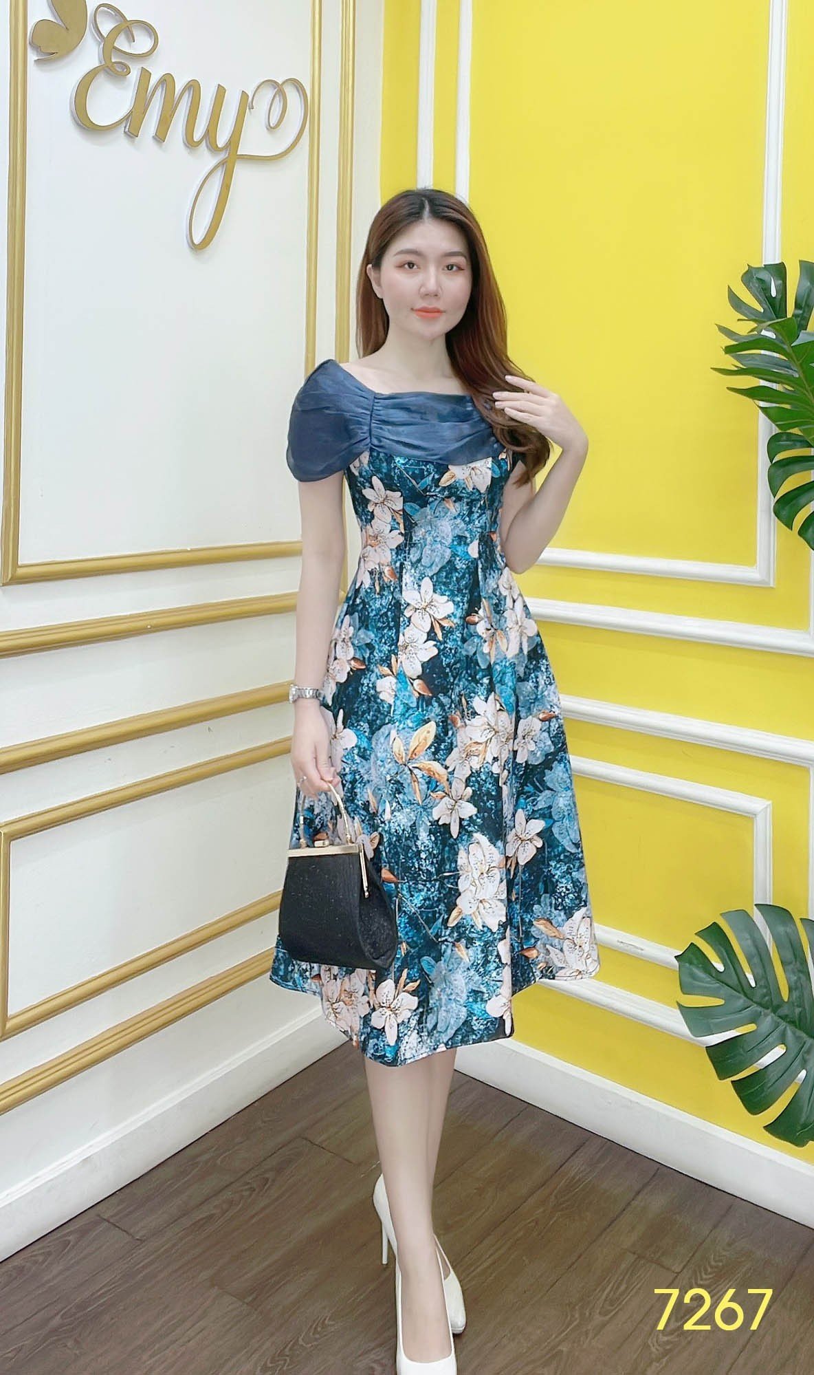 Đầm EMY EM7267 Xoè Vai Choàng