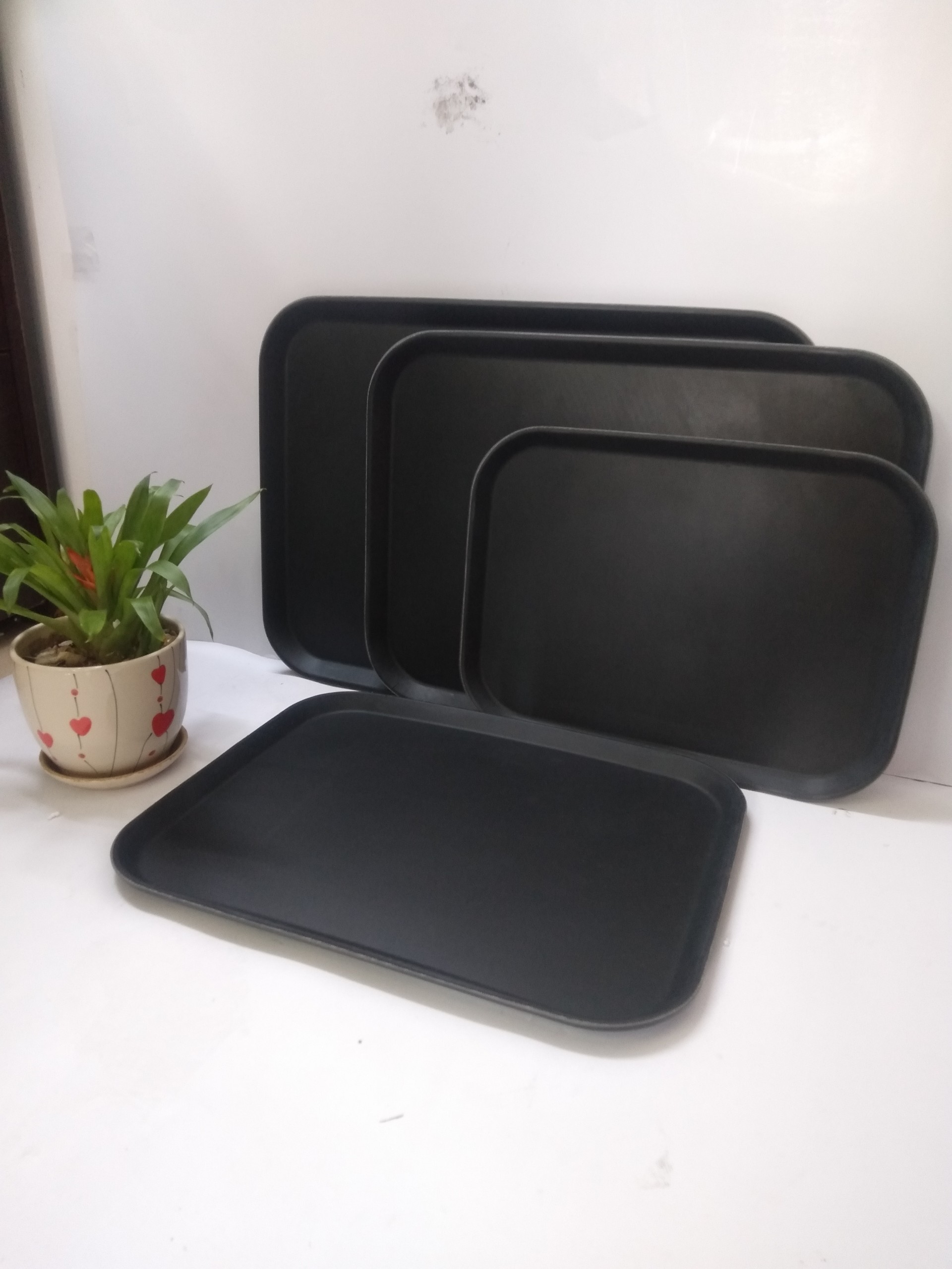 Khay chống trượt chữ nhật 2 màu nâu, đen, Khay làm từ nhựa cao cấp dùng để bưng bê chống trượt