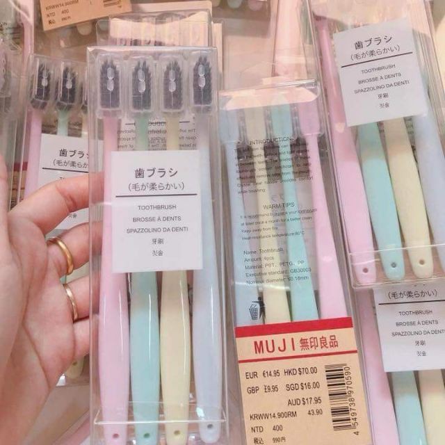 Set 4 bàn chải đánh răng muji lúa mạch nhật bản.