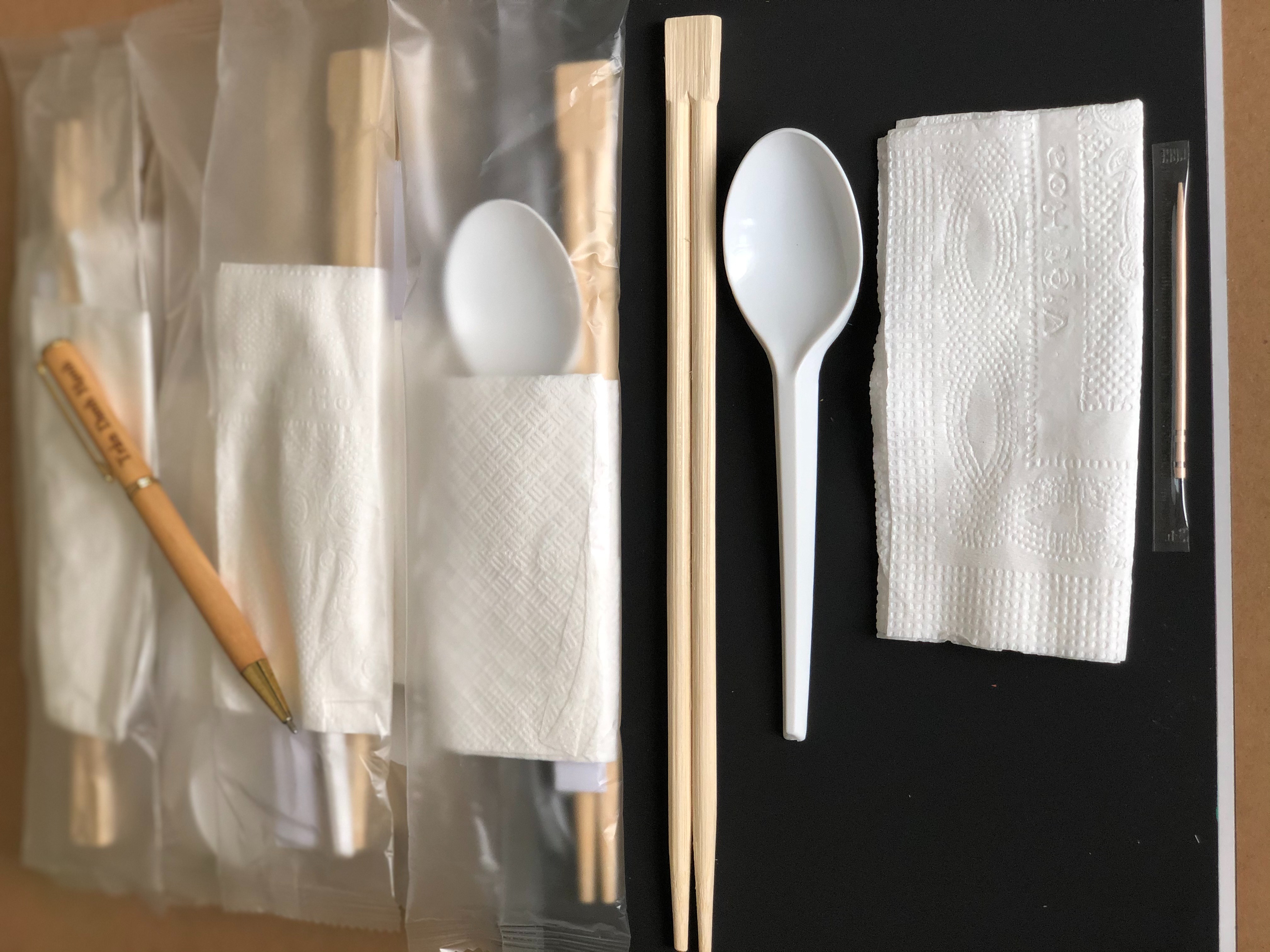500 Bộ đồ ăn dùng một lần MUỖNG TRẮNG ( Đũa + Thìa + Tăm + Giấy ăn )