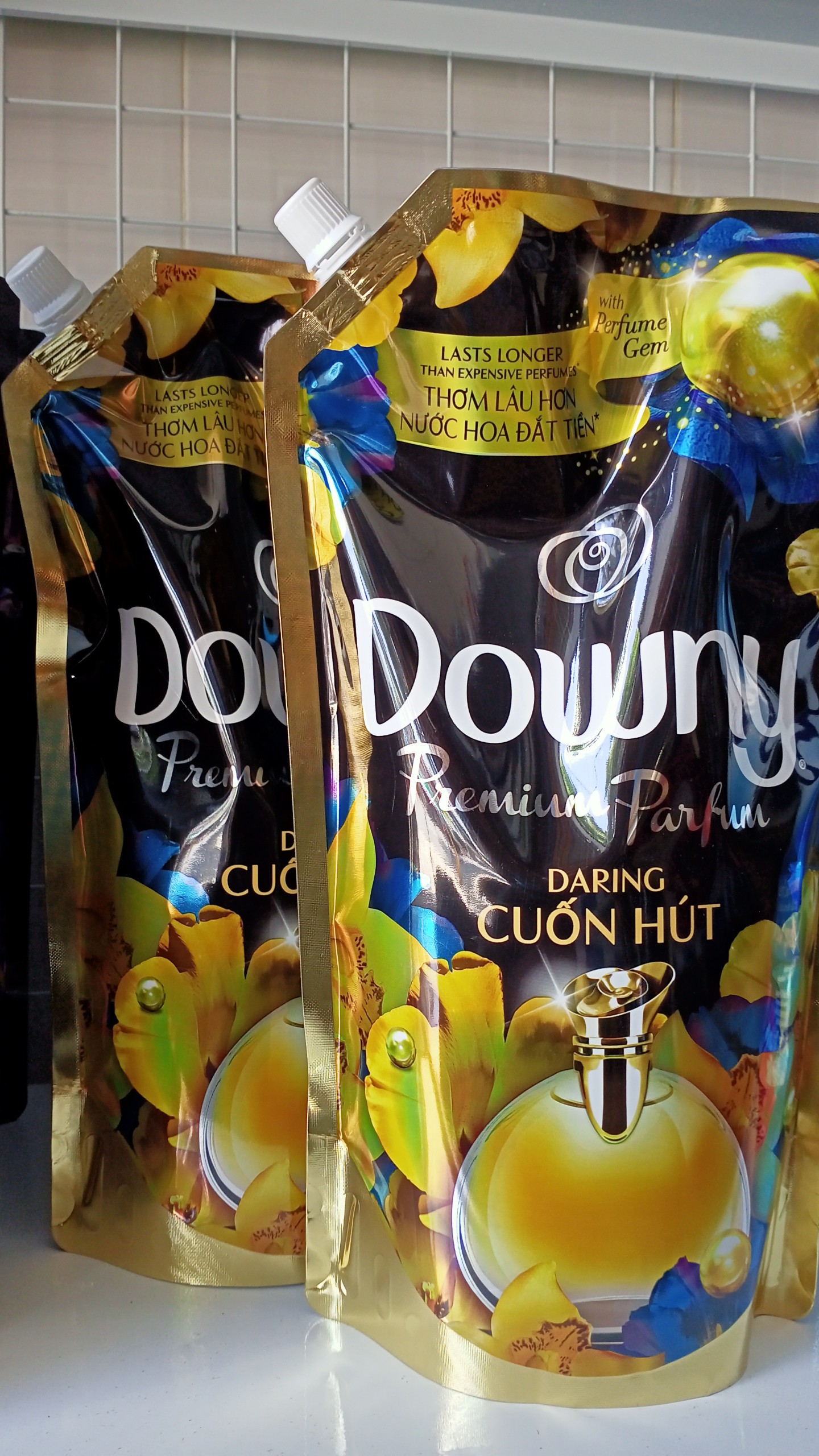 Nước xả vải Downy Cuốn hút túi 1.4L