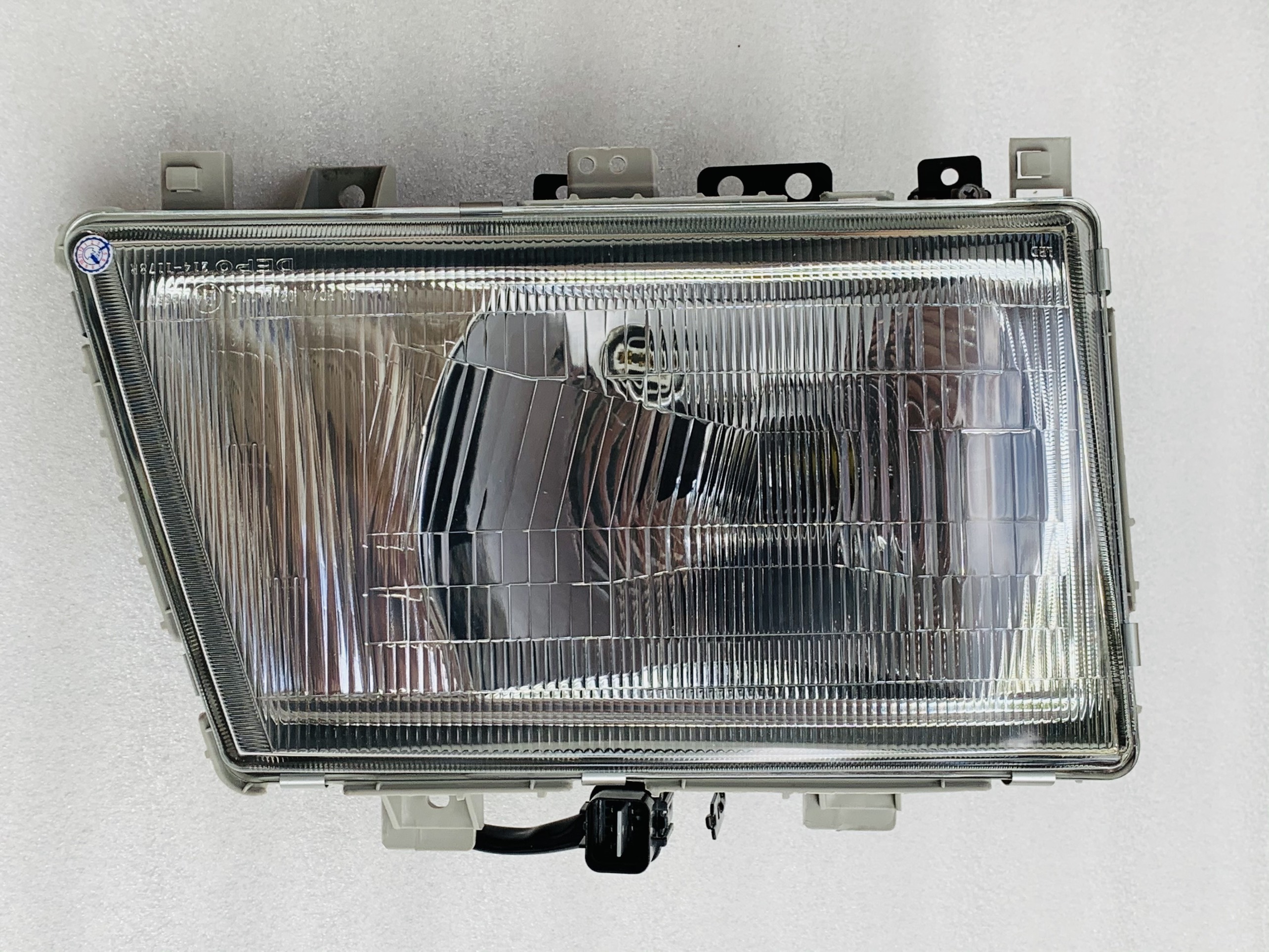 Đèn pha xe mitsubishi canter 4.7, 4.99, 6.5 mặt sọc- hàng depo loại tốt
