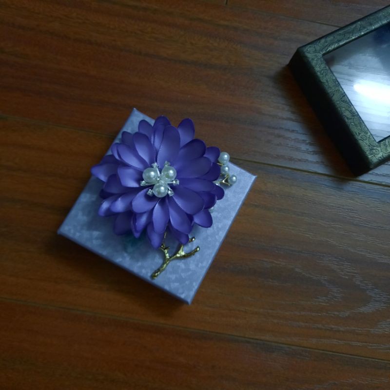 Hoa Cài Áo Hoa Cúc Màu Tím Cực Xinh [HANN HANDMADE - Hoa cài áo, phụ kiện thời trang sỉ]