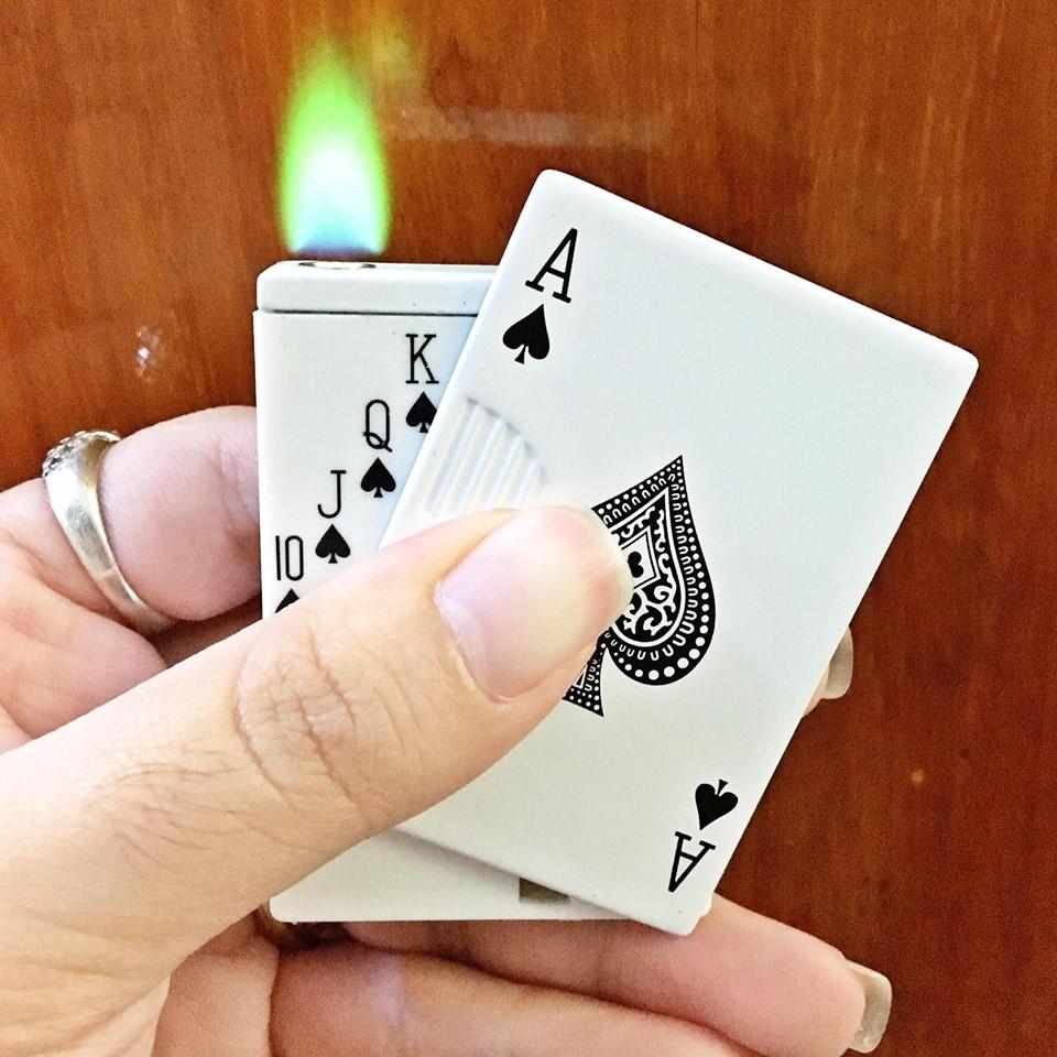 BẬT LỬA KHÈ HÌNH LÁ BÀI ( NHỰA )