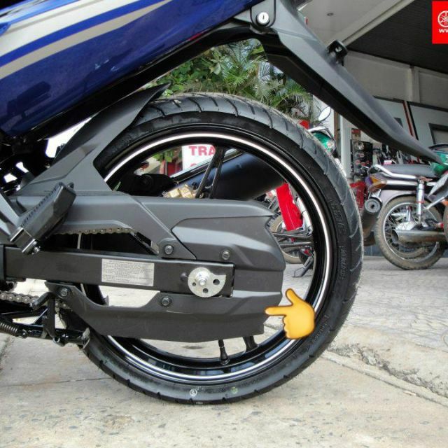 hộp xích dưới exciter 135