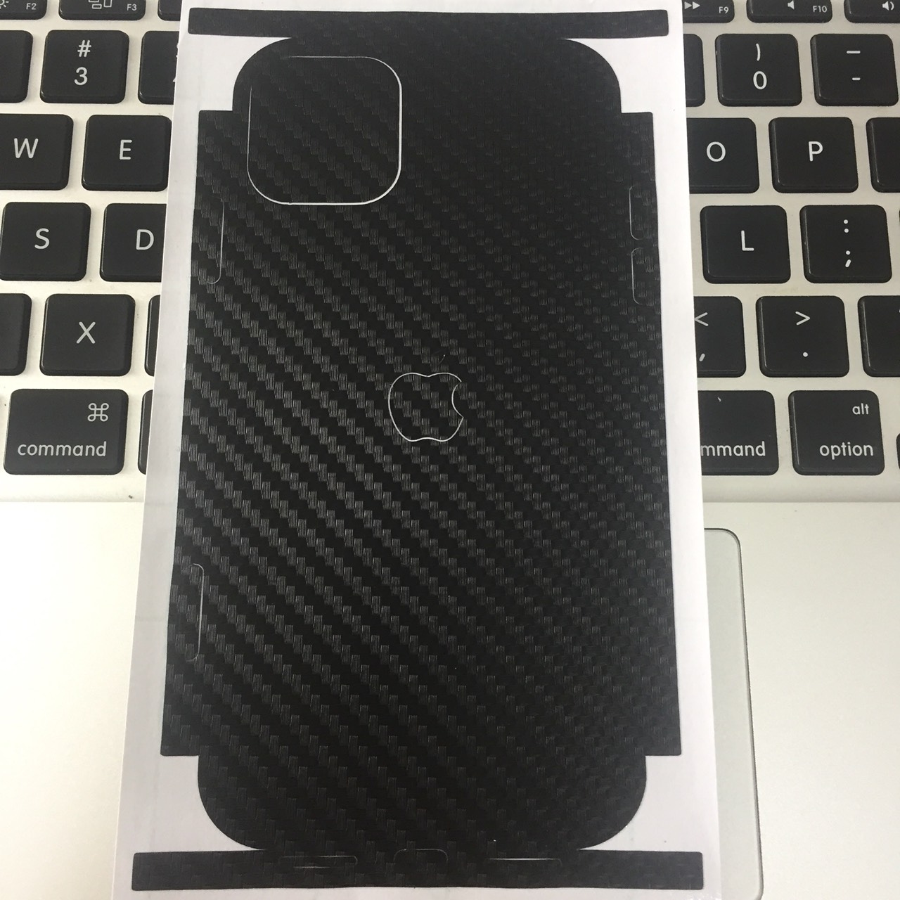 Miếng dán mặt sau vân carbon cho iPhone 11 kích thước 6.1 inch