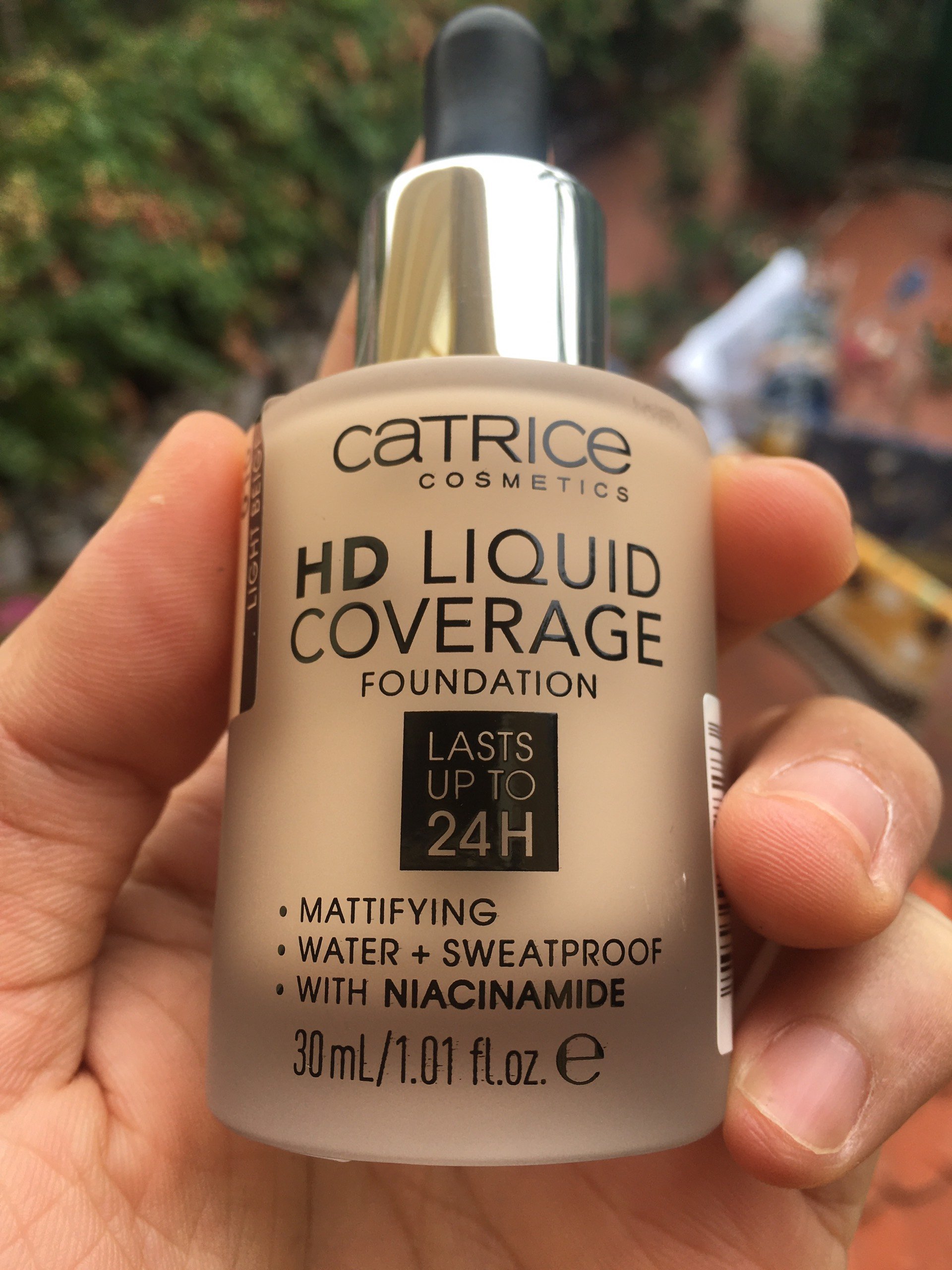 Kem nền Catrice HD Liquid Coverage Foundation 24h - Sẵn 2 tone 010 và 020