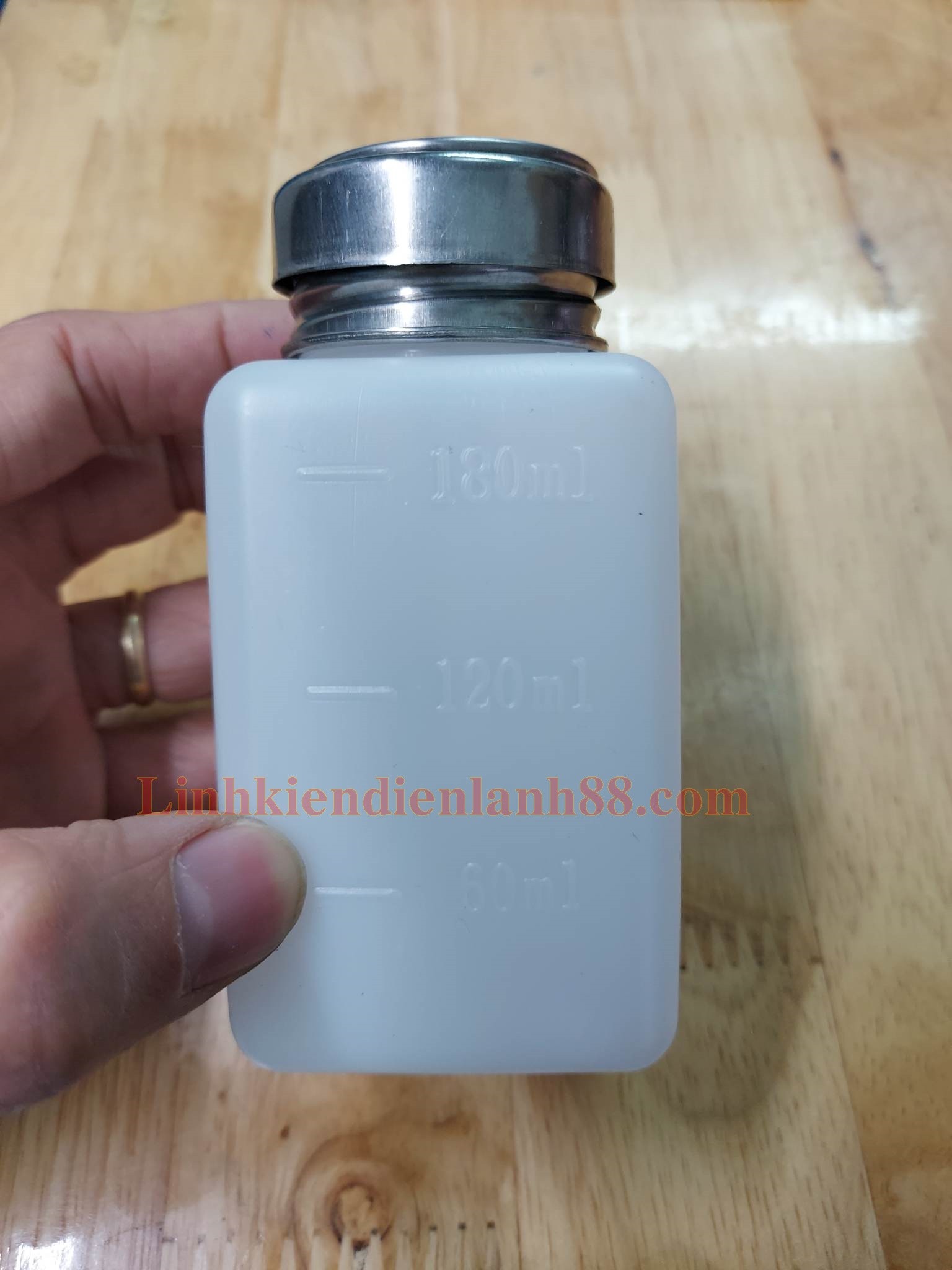 Lọ đựng xăng thơm ( putin ) nhựa 180ml mới !