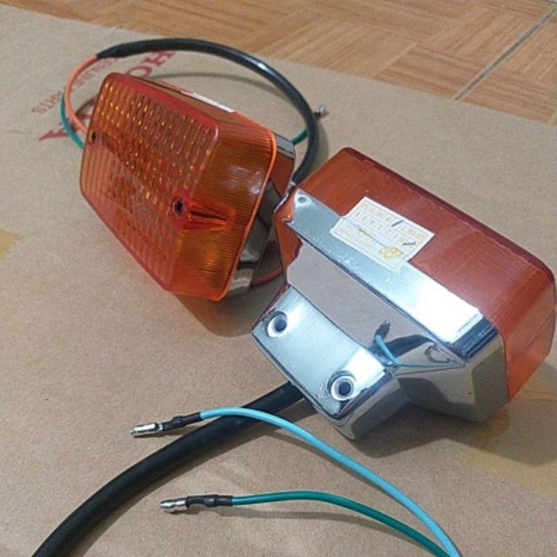 Xi nhan trước xe 82 ( giá 1 cặp xi nhan trước) -8%