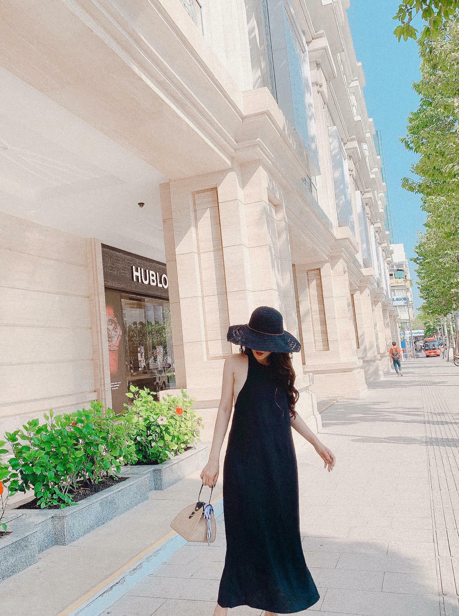 Đầm maxi cổ yếm hở lưng