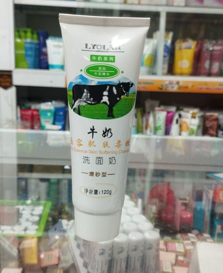Sữa rửa mặt Lyolan 120gr (sữa bò - dưa leo)