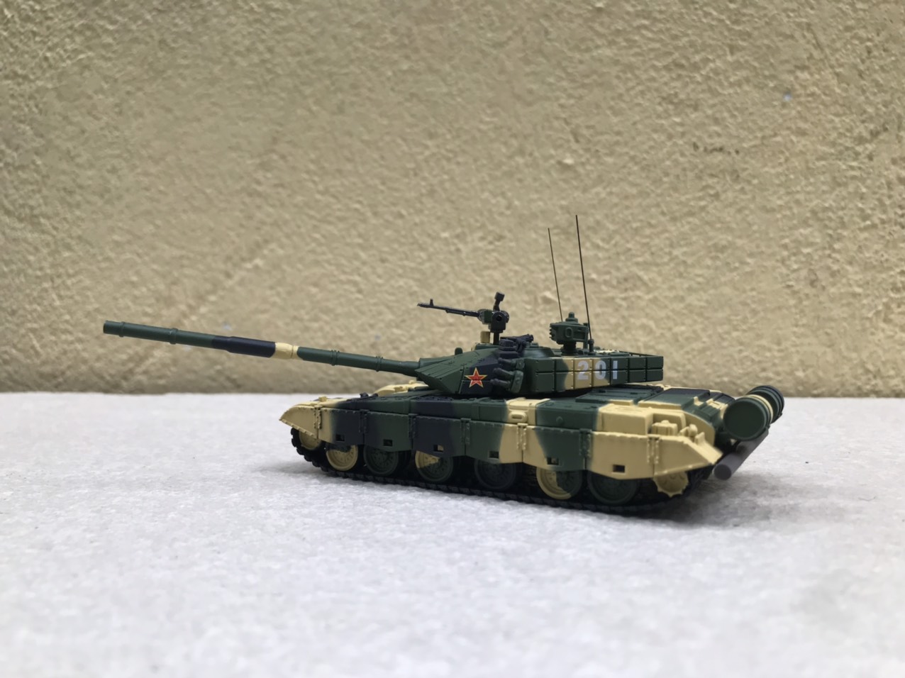 Mô hình Quân sự xe TANK T-99 1:72