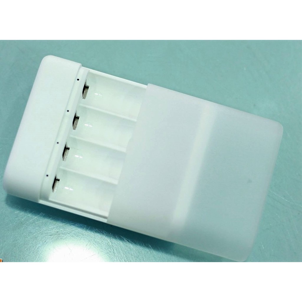 Bộ sạc pin AA - AAA ZMI ZI5/ZI7 PB401