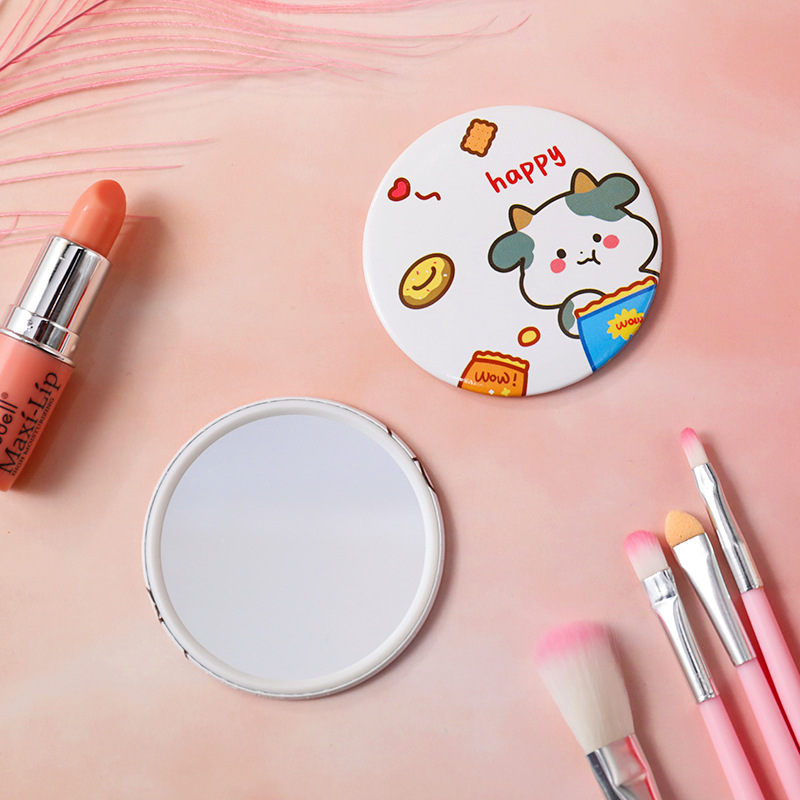 Round makeup mirror with a diameter of about 7cm